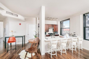 2BR Stunning Lux Apartment Free Parking, Rooftop Deck & Gym, ADA Compliant